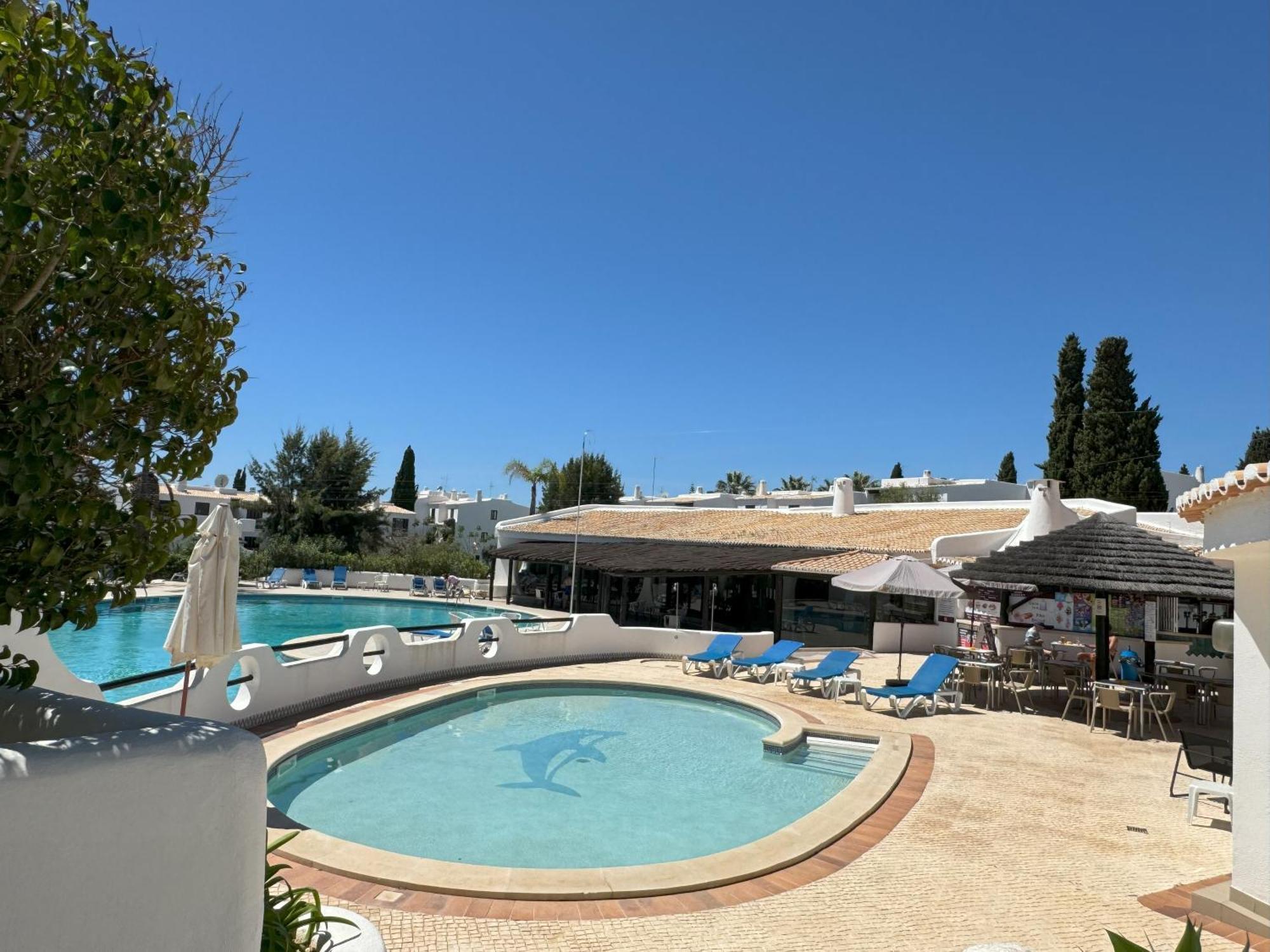 אלבופיירה Coastal Retreat With Pool And Beach Access By Drago Rentals מראה חיצוני תמונה